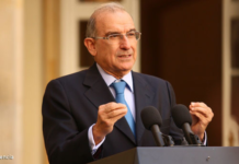 Humberto De la Calle defiende a Uribe tras insultos de las Farc